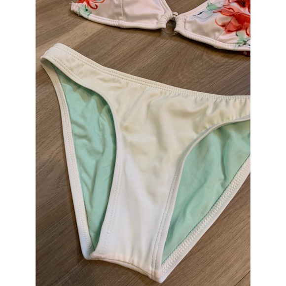 GUESS | beautiful floral bikini top and bottoms - Picture 9 of 13